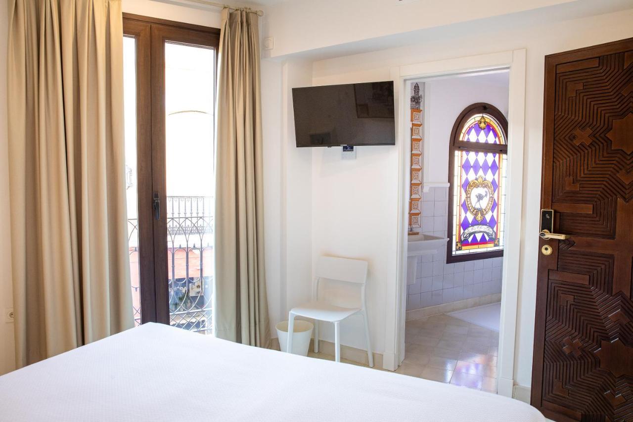 Boutique El Gallo Morón Inn *